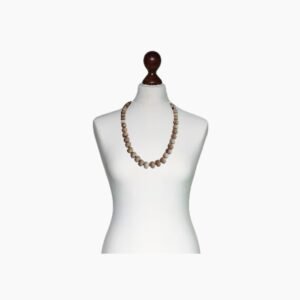 Collar de cuentas beige