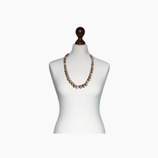 Collar de cuentas beige