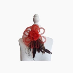 Tocado Rojo con Rosa y Plumas de Made Ochoa